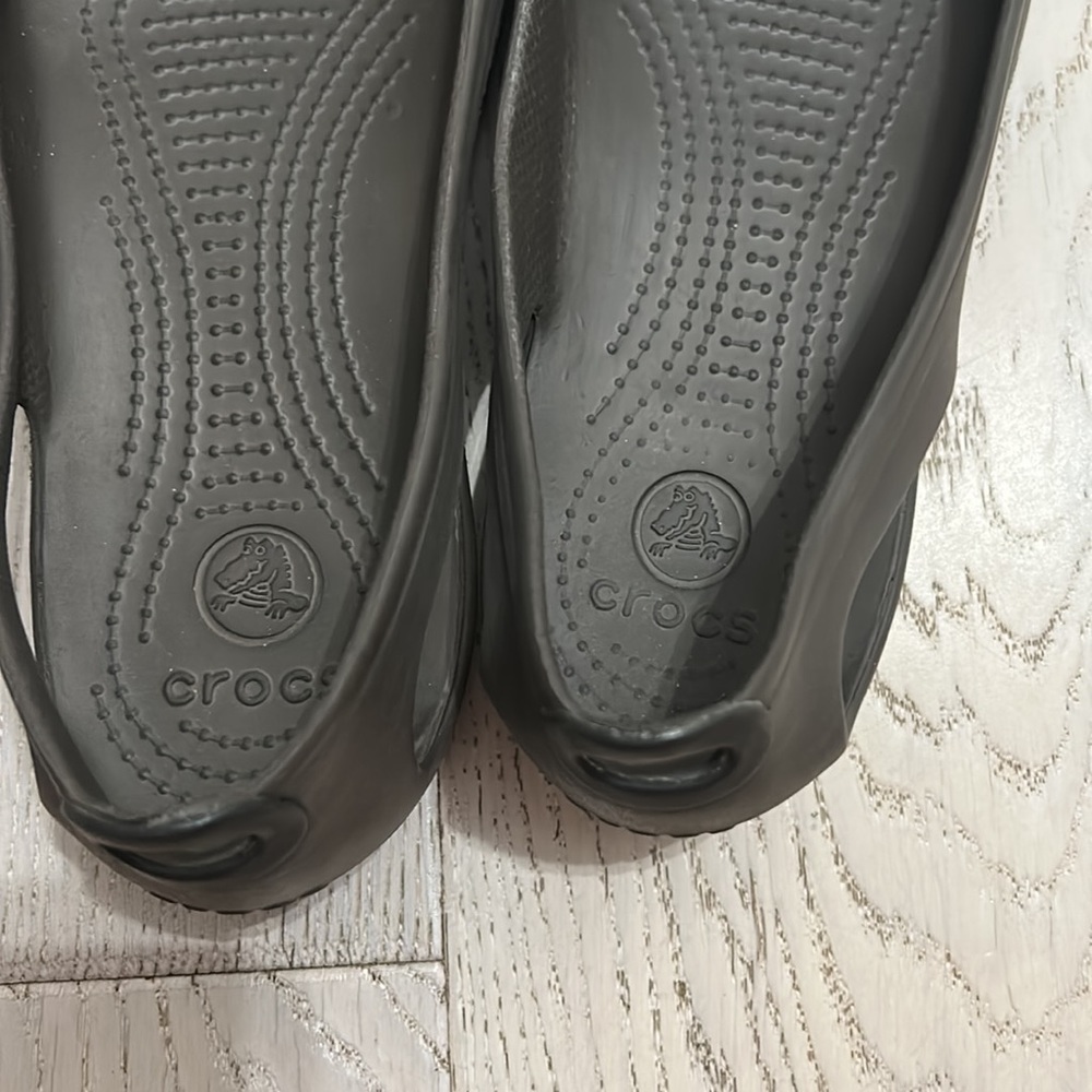 Croc Flats - Picture 4 of 5